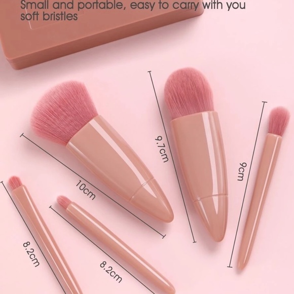 RESERVED Travel Compact with Mirror and 5 piece brush set in Pink - Picture 2 of 6
